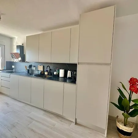Beachside - Calahonda Apartment *